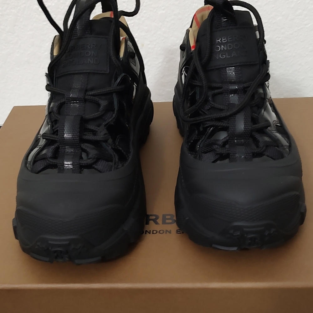 Burberry Arthur L Story Black Low Top Sneakers Size 36 Or 6 In US - New With Box